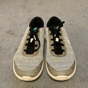 Like New Nike Fly Knit Sneakers